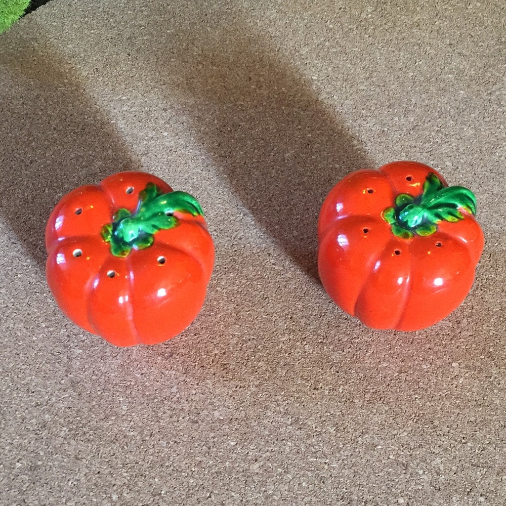 Mid Century Fall Pumpkins Salt and Pepper Shakers Set - Picture 2 of 5